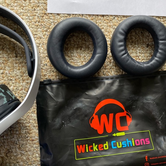 PlayStation 5 Accessories BUNDLE - Picture 10 of 13